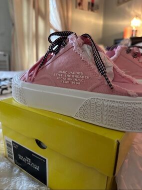 Marc Jacobs Pink Canvas Low-Top Slip-On Sneakers with Checkered Laces